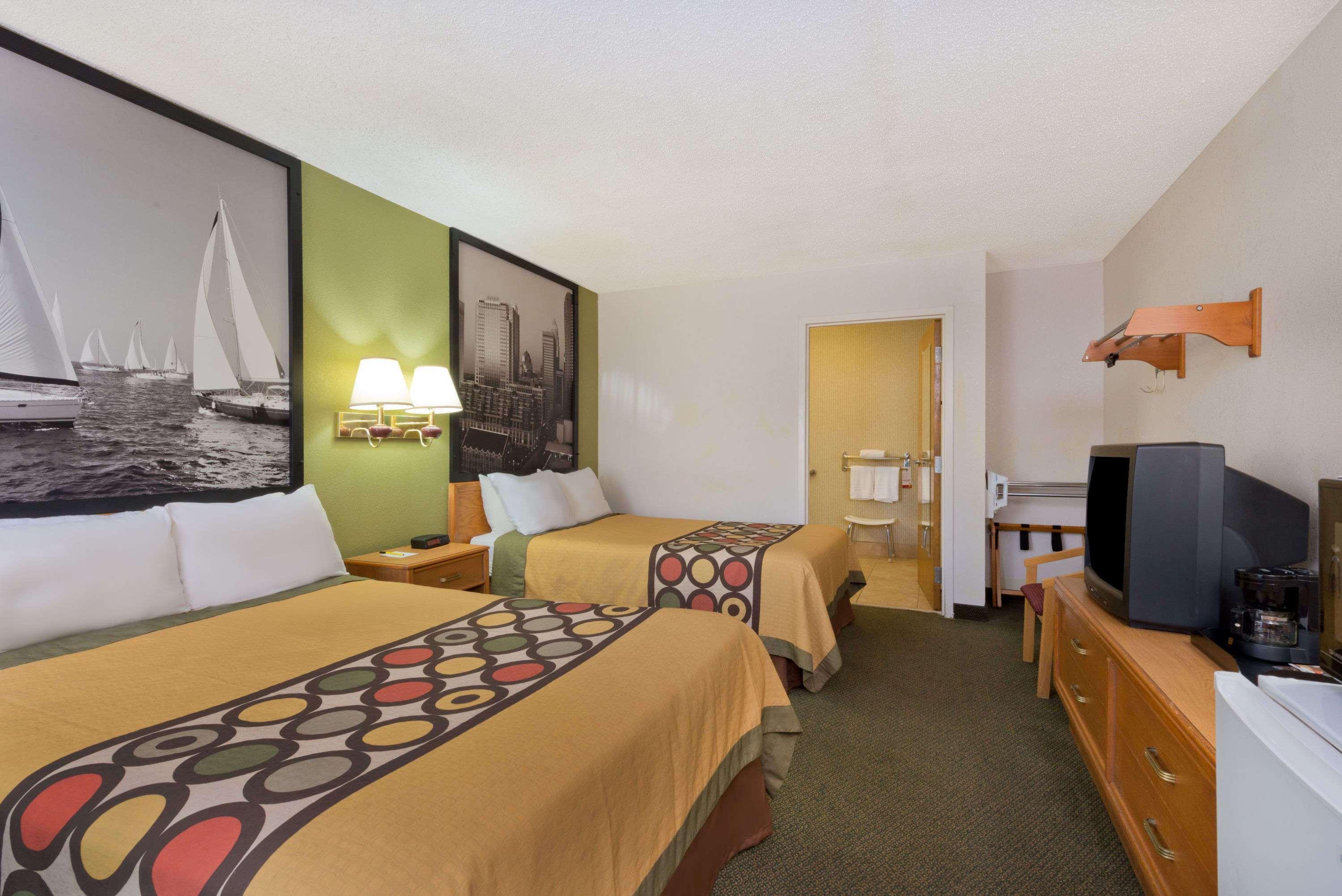 Super 8 By Wyndham Huntersville/Charlotte Area Dış mekan fotoğraf